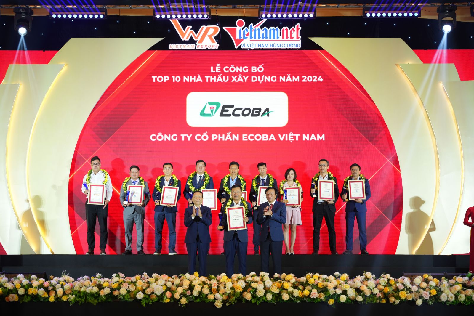 Lễ trao giải Top 10 công ty uy tín ngành xây dựng 2024 1 JTM023591