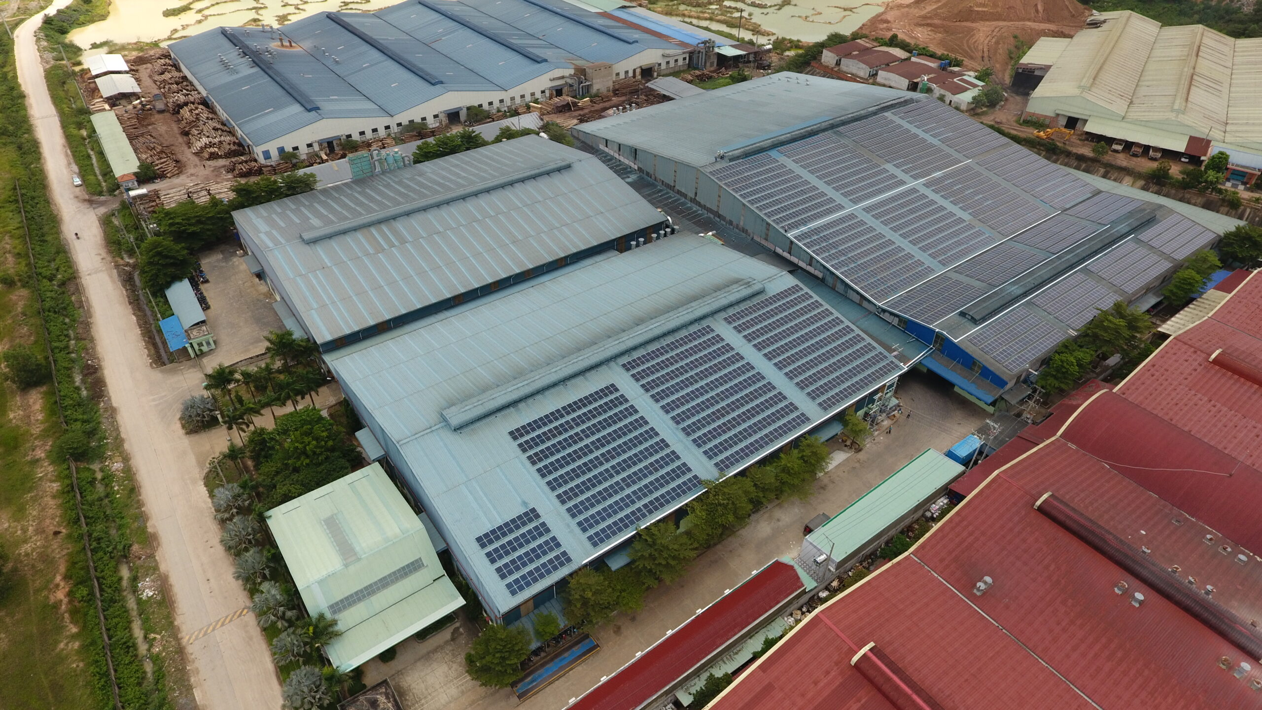 Ecoba hoàn thành lắp đặt hệ thống Điện mặt trời trên mái Đăng Thanh 4 ecoba hoan thanh lap dat he thong dien mat troi tren mai dang thanh qRGC scaled