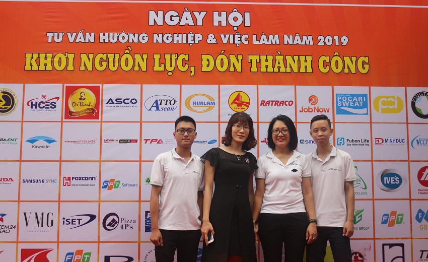 ngay-hoi-huong-nghiep-va-viec-lam-nam-2019-khoi-nguon-luc-don-thanh-cong-10