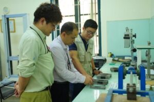 Ky su cua Ecoba va Haseko cung theo doi Thi nghiem tai IBST