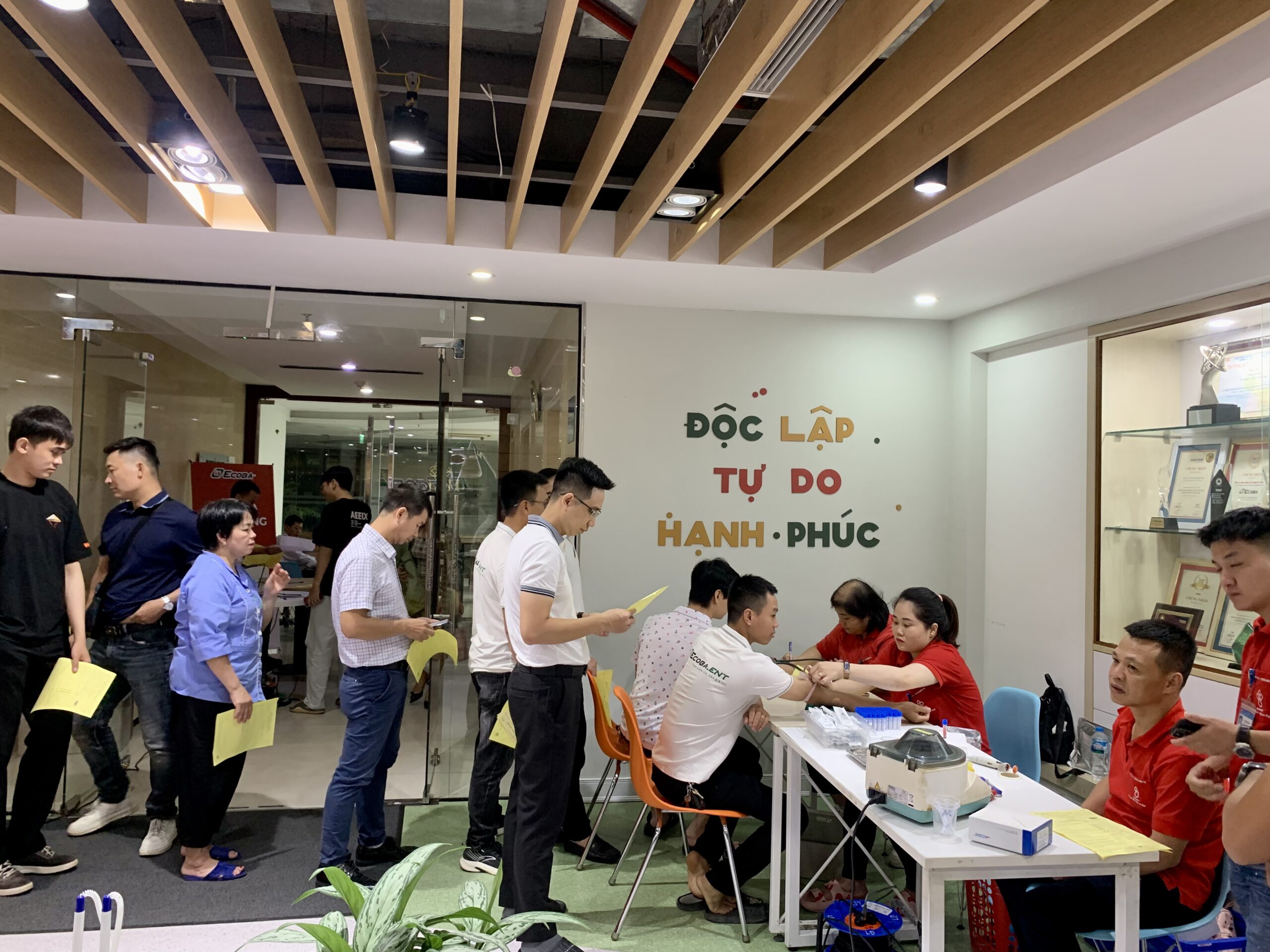 ECOBA VIỆT NAM TỔ CHỨC CHƯƠNG TRÌNH HIẾN MÁU “SẺ CHIA GIỌT HỒNG” LẦN THỨ 5 - HÀNH ĐỘNG CHUNG TAY VÌ CỘNG ĐỒNG 2 IMG 1915 scaled