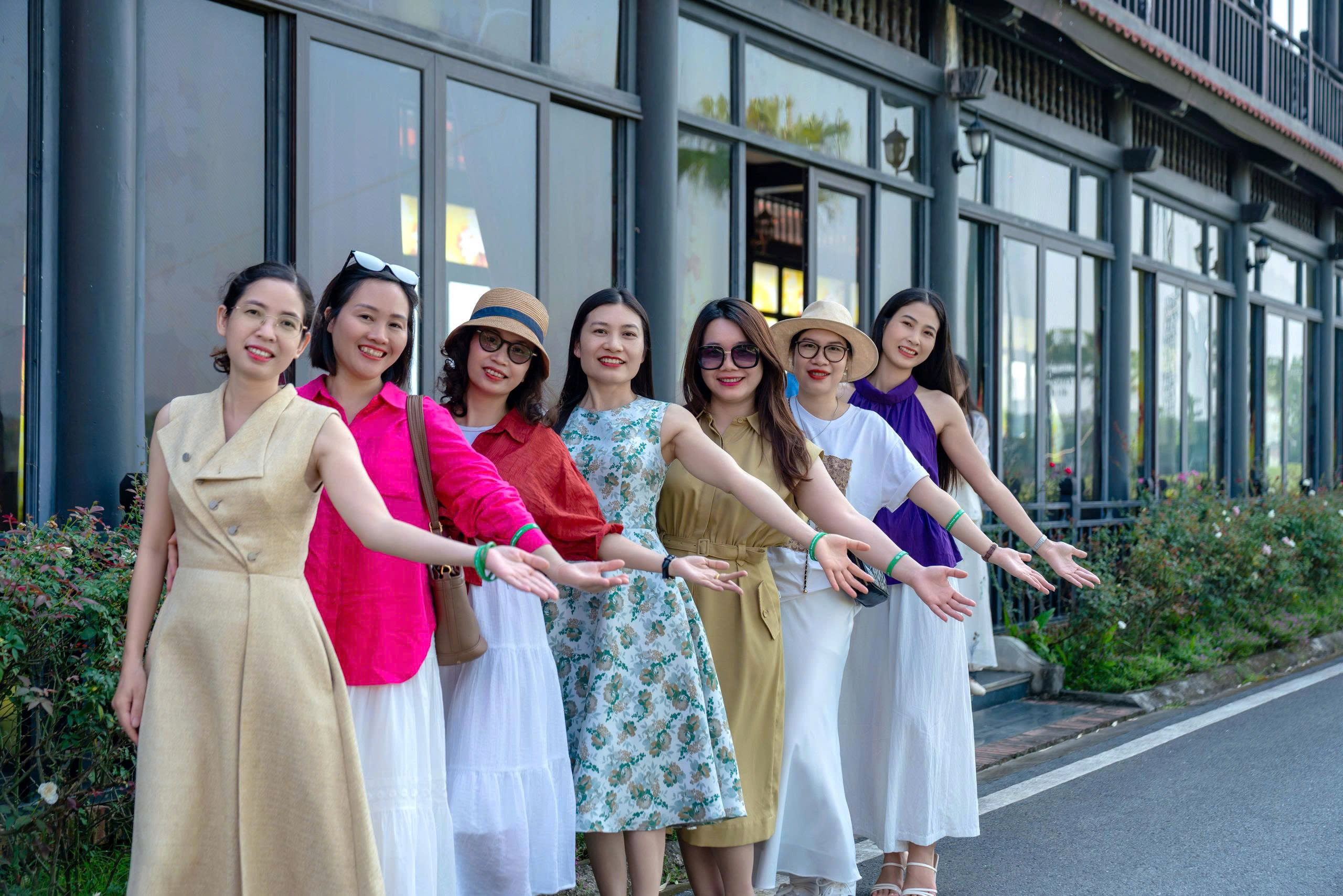 “Dating with Autumn” – Honoring Women on Vietnamese Women’s Day 11 z7136576654747 0add7302c22b122770bbbbbc1d339229