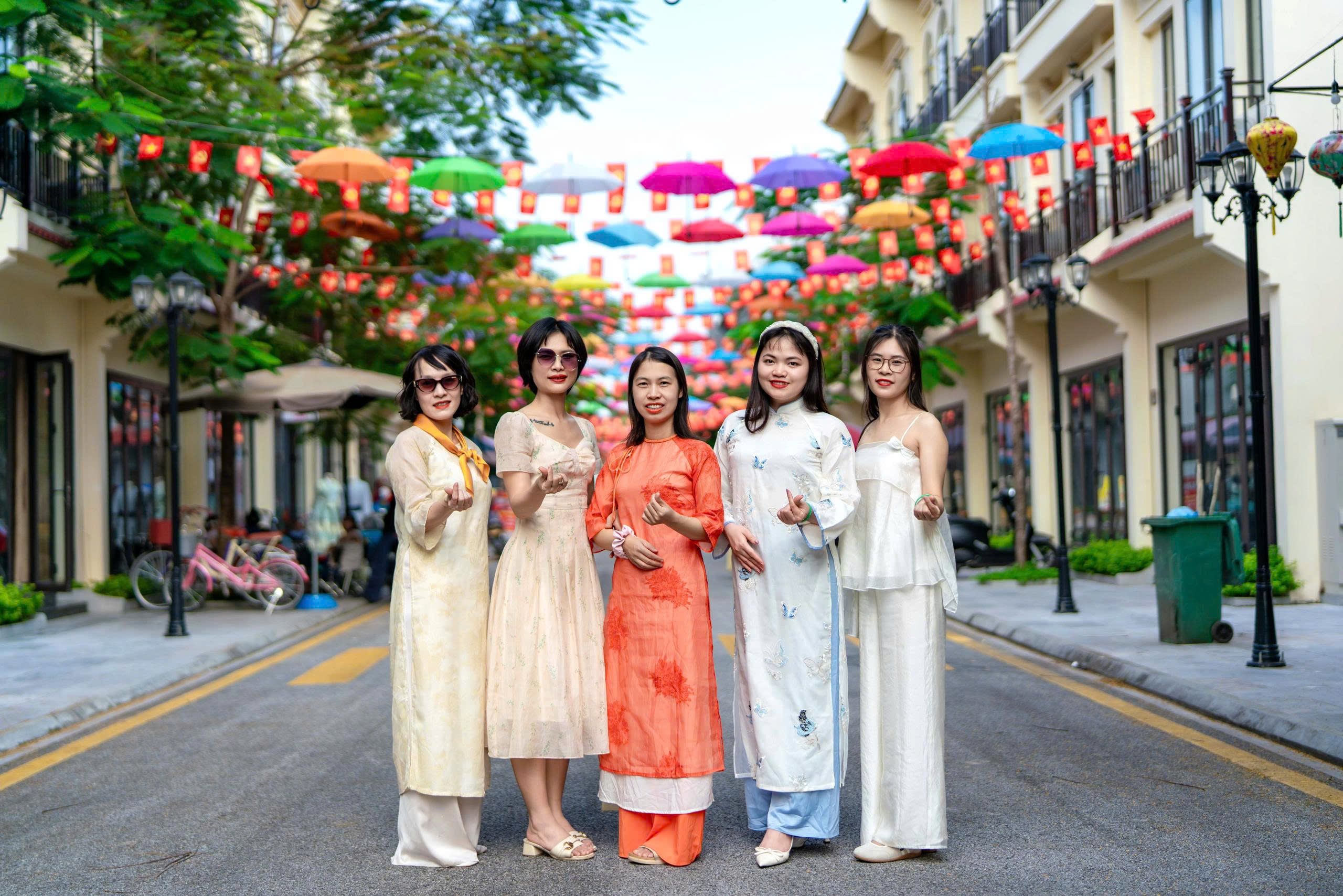 “Dating with Autumn” – Honoring Women on Vietnamese Women’s Day 6 z7136578041449 304ed84f17d888b156b2cb81f8ad3f35