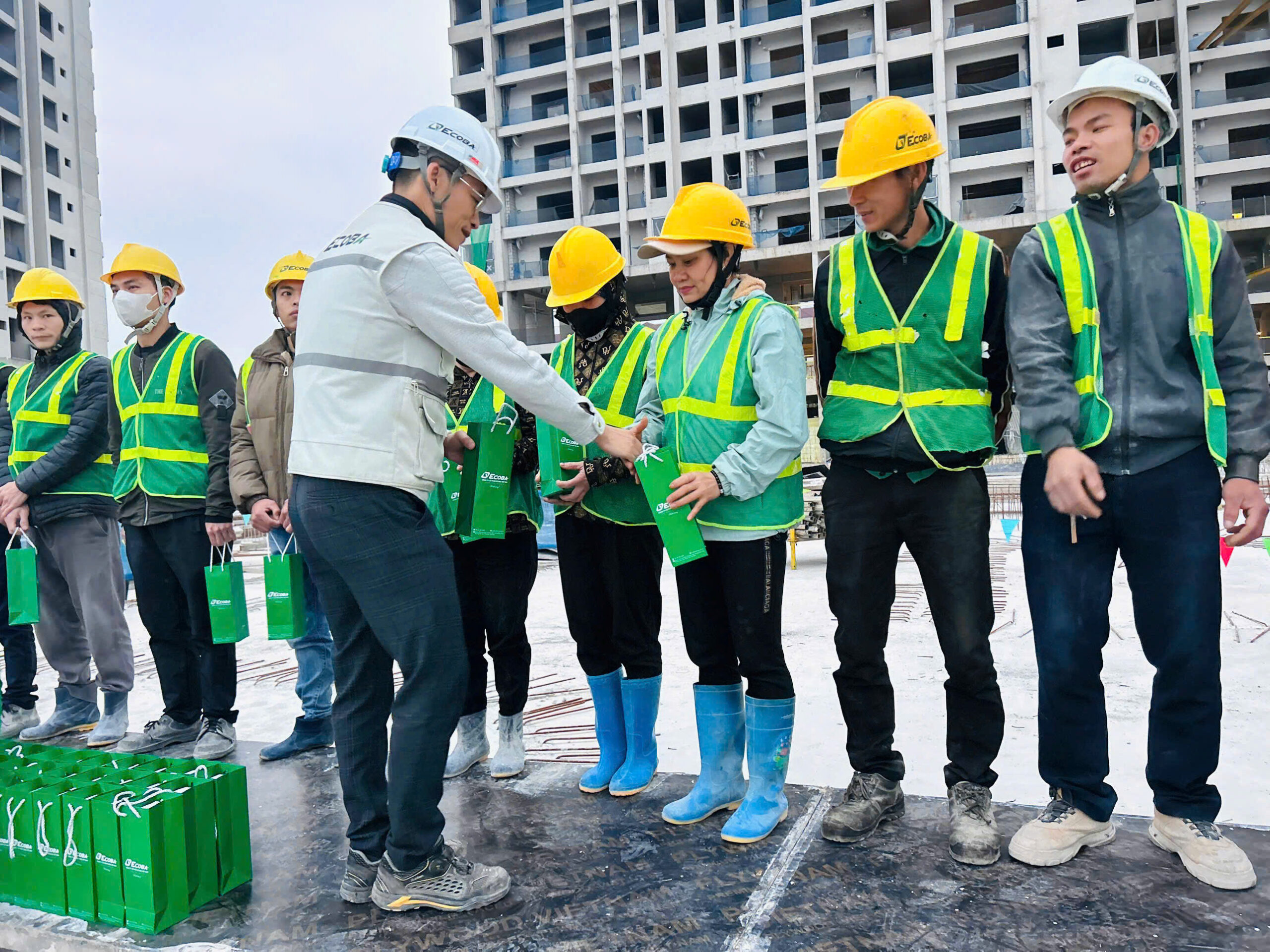 Ecoba VN phát động chương trình tháng An toàn lao động trên toàn bộ dự án 4 1094652064682783584 scaled