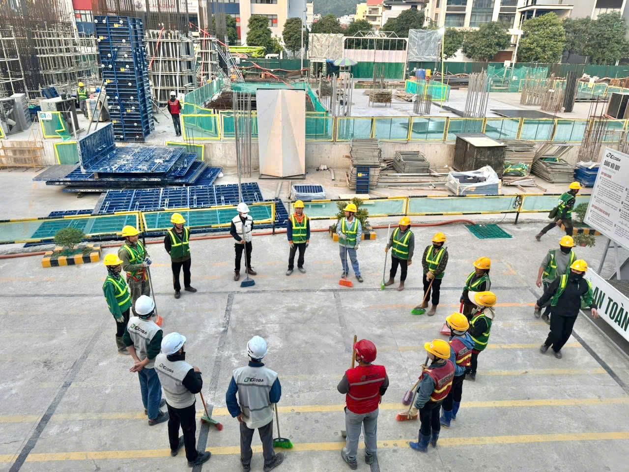 Ecoba VN phát động chương trình tháng An toàn lao động trên toàn bộ dự án 1 z7497142502248 ad79ac203bbff710ffffa50f8738a0fc 1